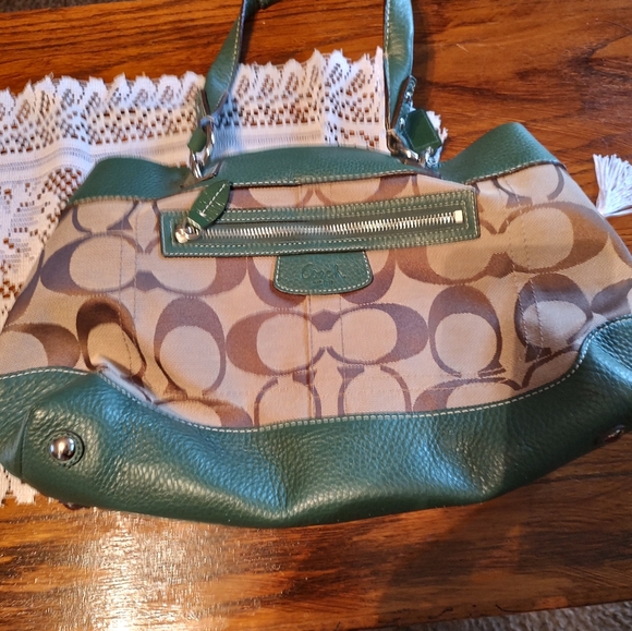 Authentic Coach purse! 💐 - Picture 2 of 3